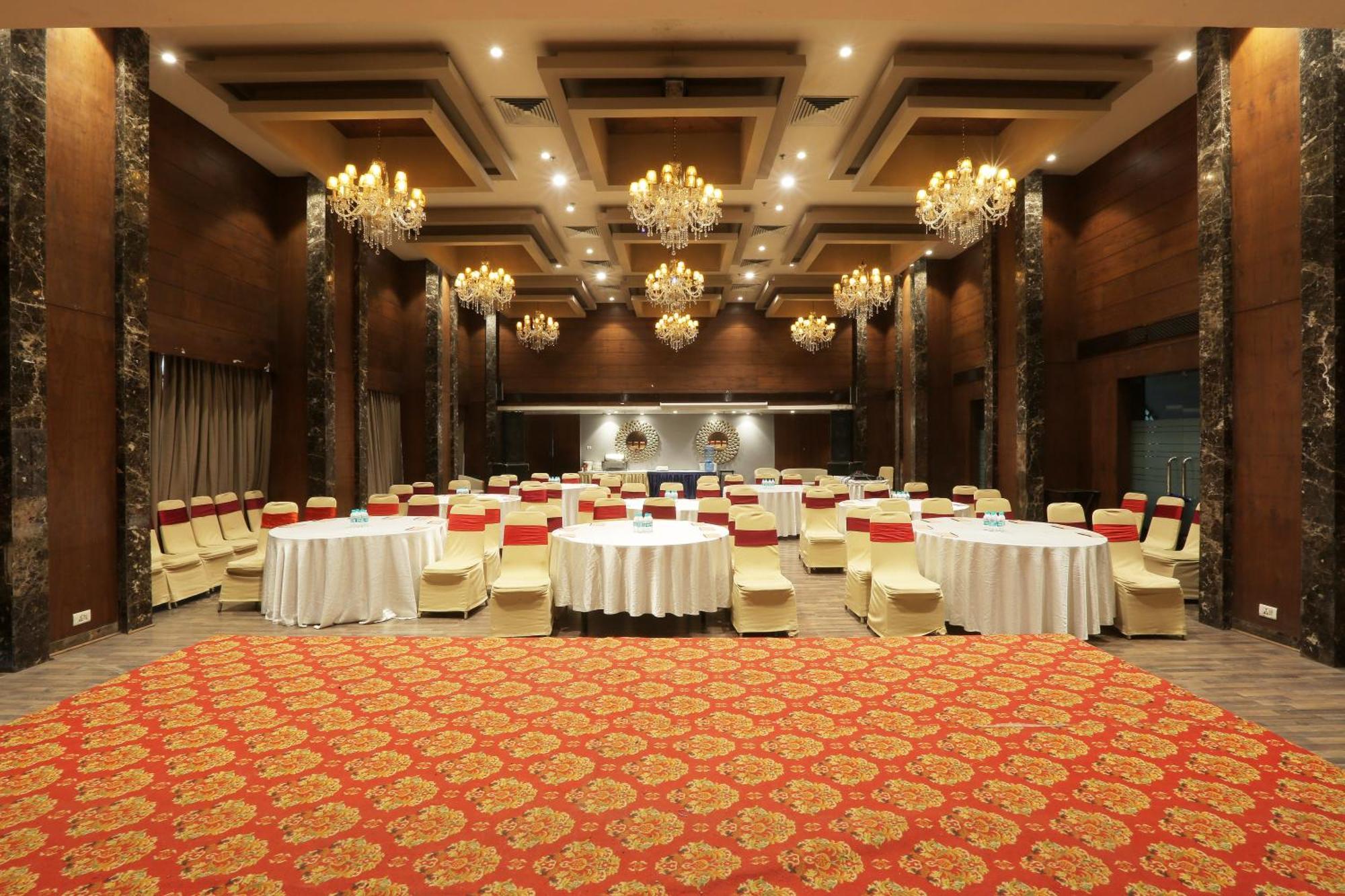 Vesta International Hotel Jaipur Exterior photo